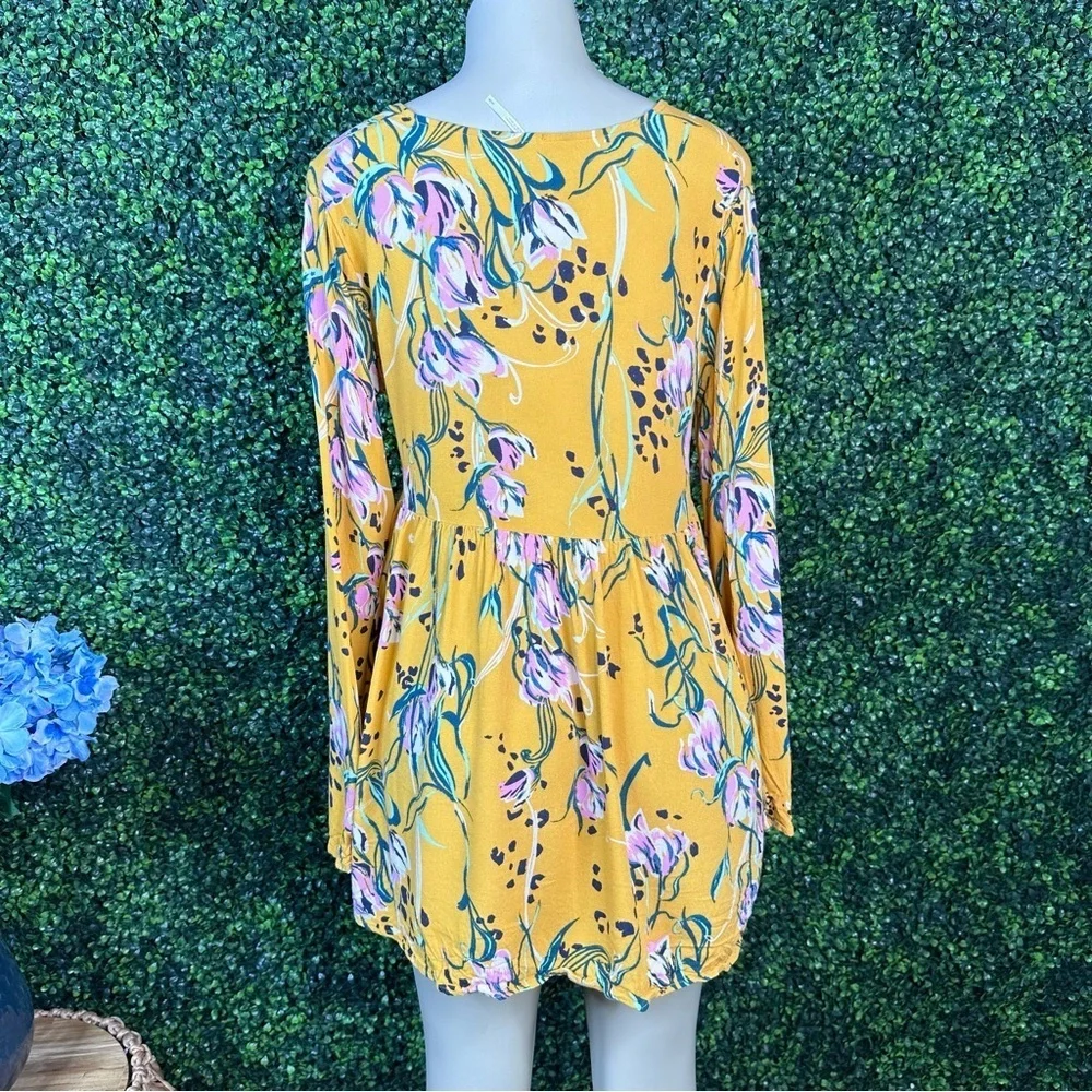 Nwot Free people bell‎ sleve yellow flowey top